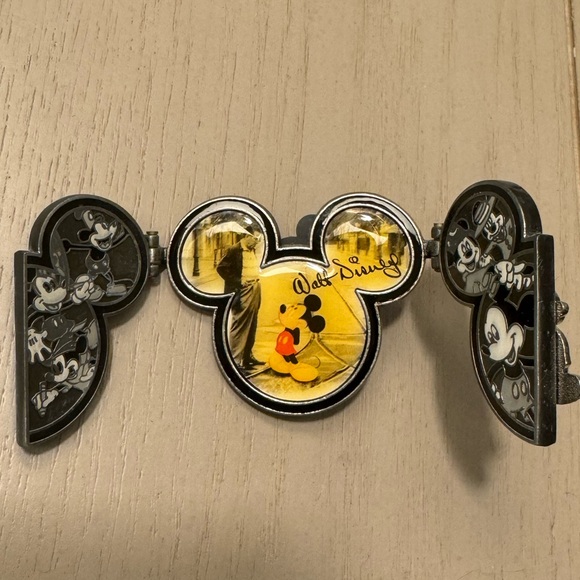Walt Disney 2006 Mickey ears pin - Picture 3 of 3